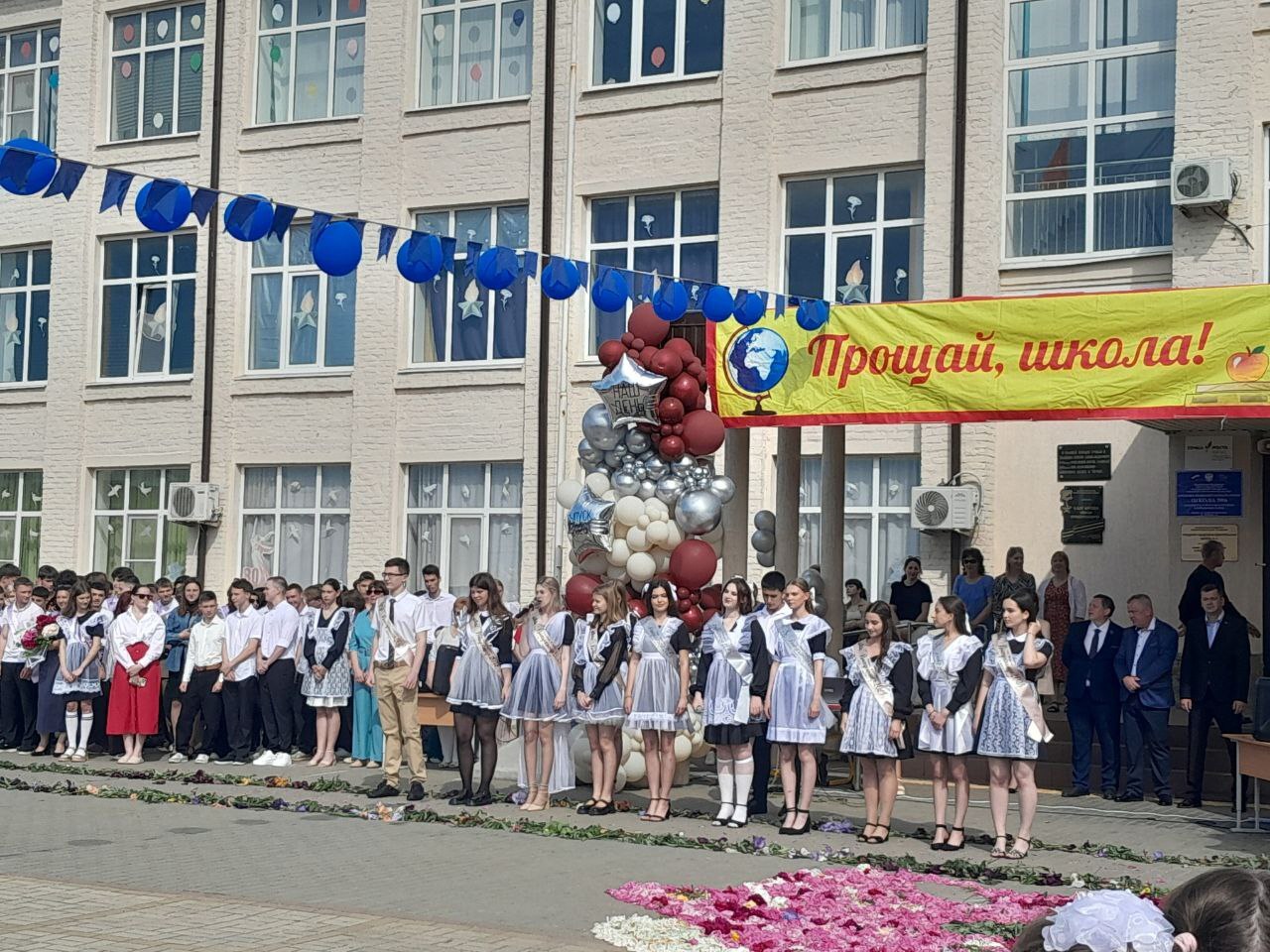 Фотография школы.